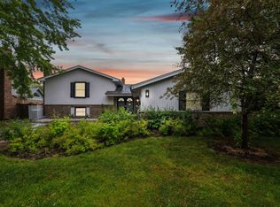 1517 E Peachtree Dr, Arlington Heights, IL 60004