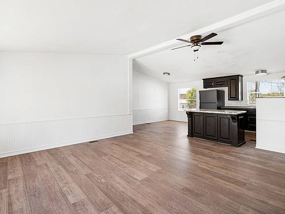 4th image of 107 Brandis Ln S