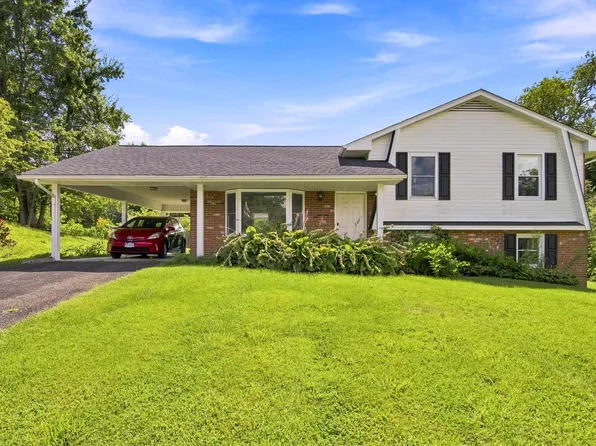 1105 Golfview Dr, Blacksburg, VA 24060
