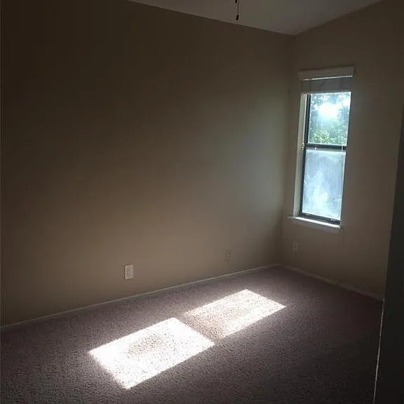 3000 S 1st St #101 — Photo 10