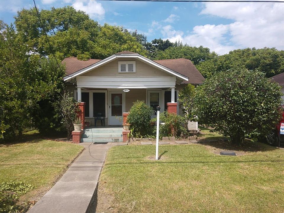 1st image of 211 E 31st 1/2 St