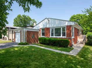 210 Hibbard Rd, Wilmette, IL 60091