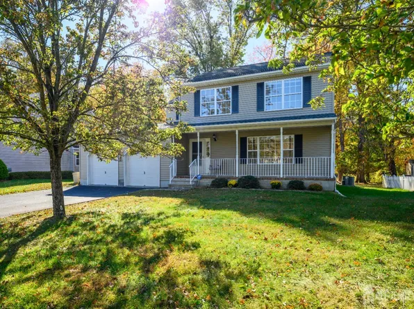 9 Blossom Dr, Trenton, NJ 08638