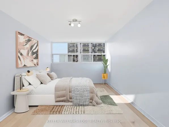 2345 Confederation Pkwy #703, Mississauga, ON L5B 2H3