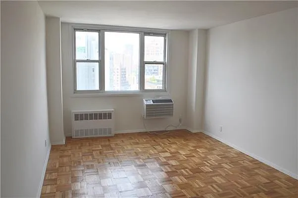 Rented by R New York | media 10
