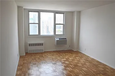 Rented by R New York