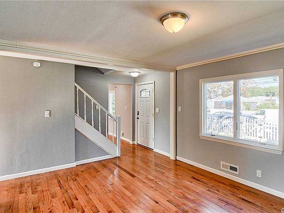 4th image of 11 Andrews Ave