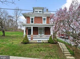 165 W Spring St, Bechtelsville, PA 19505