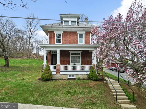 165 W Spring St, Bechtelsville, PA 19505