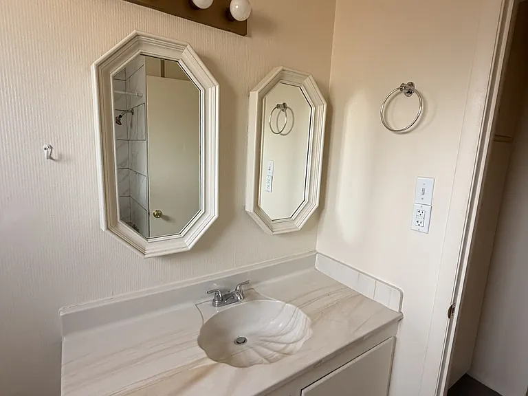 2627 Dakota St NE #3 — Photo 6