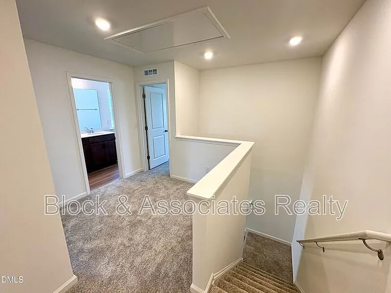 2040 Oakdale Dr — Photo 8