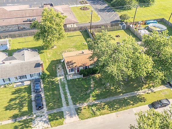 3rd image of 1805 W Wenlock Dr