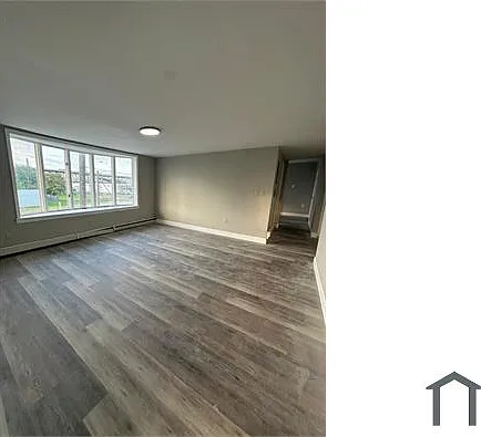 242 N Broadway — Photo 2