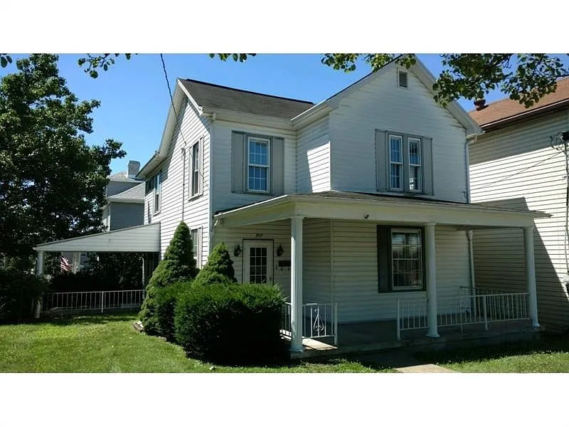 311 E Green St photo 1