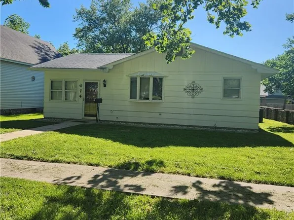 414 S Elm St, Iola, KS 66749