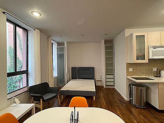 5th image of 349 W 53rd St #5