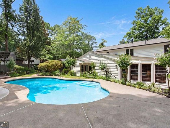 3rd image of 230 Birchfield Dr