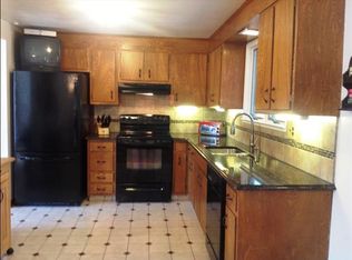 32 Old Lantern Rd, Danbury, CT 06810