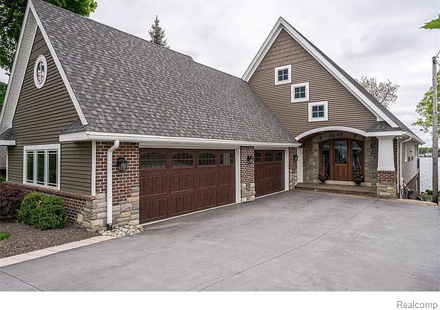 1st image of 560 Grixdale Ln