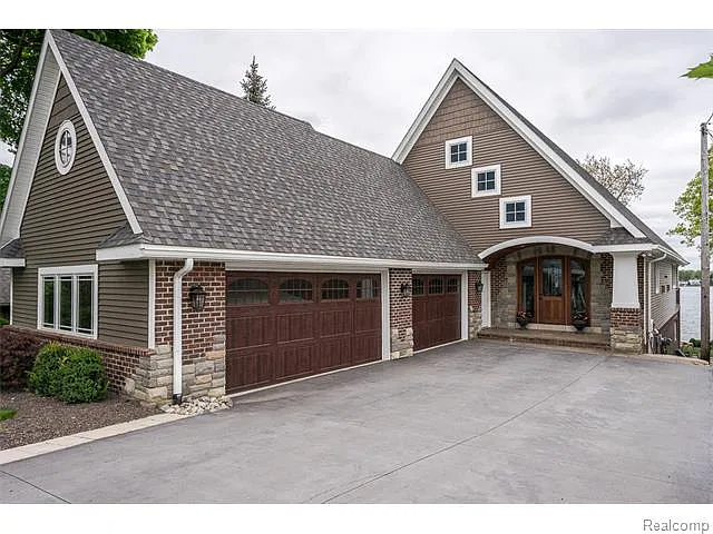 560 Grixdale Ln photo 1
