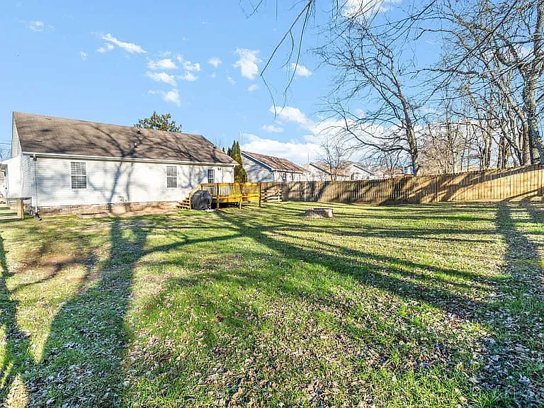 810 Buckhorn Dr — Photo 5