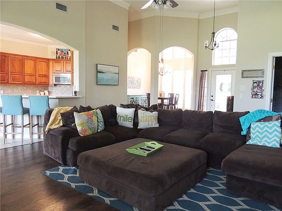 3rd image of 6607 Forest Oaks Ct