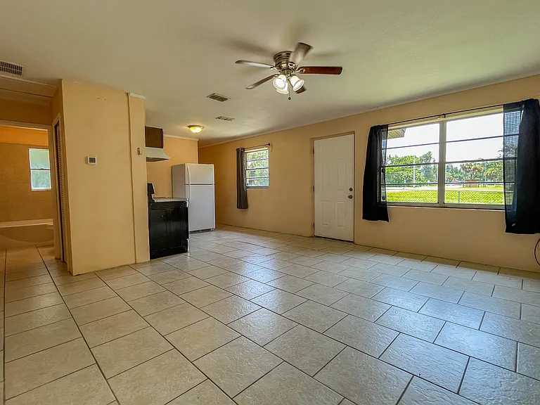 523 Wager Ave — Photo 6
