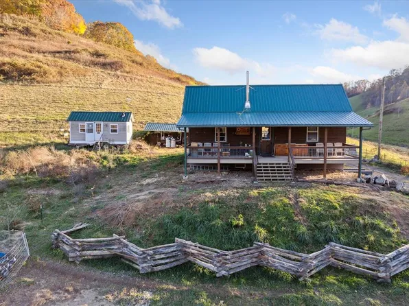 546 Town Springs Rd, Chilhowie, VA 24319