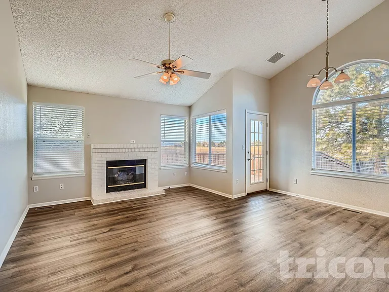 995 Cobblestone Dr — Photo 13