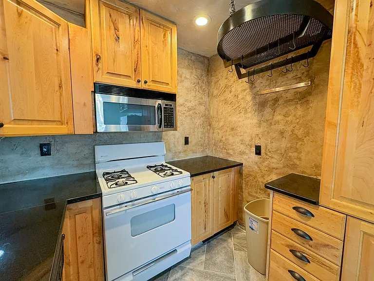 614 S 500 W #4 — Photo 13