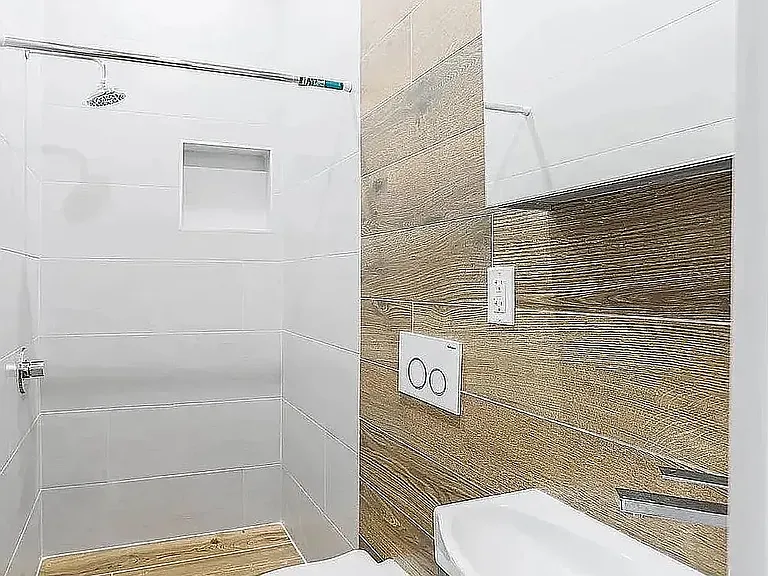 352 Melrose St #1B — Photo 8