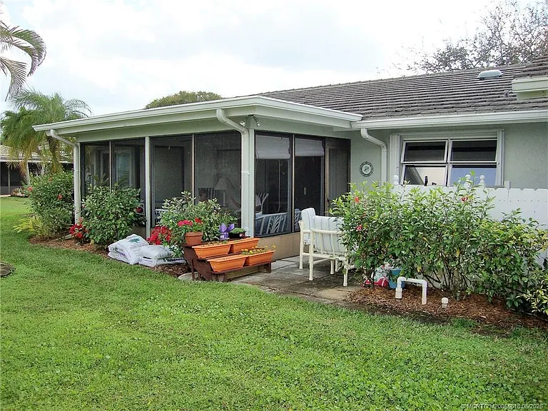 1843 SE Granada Ln — Photo 38
