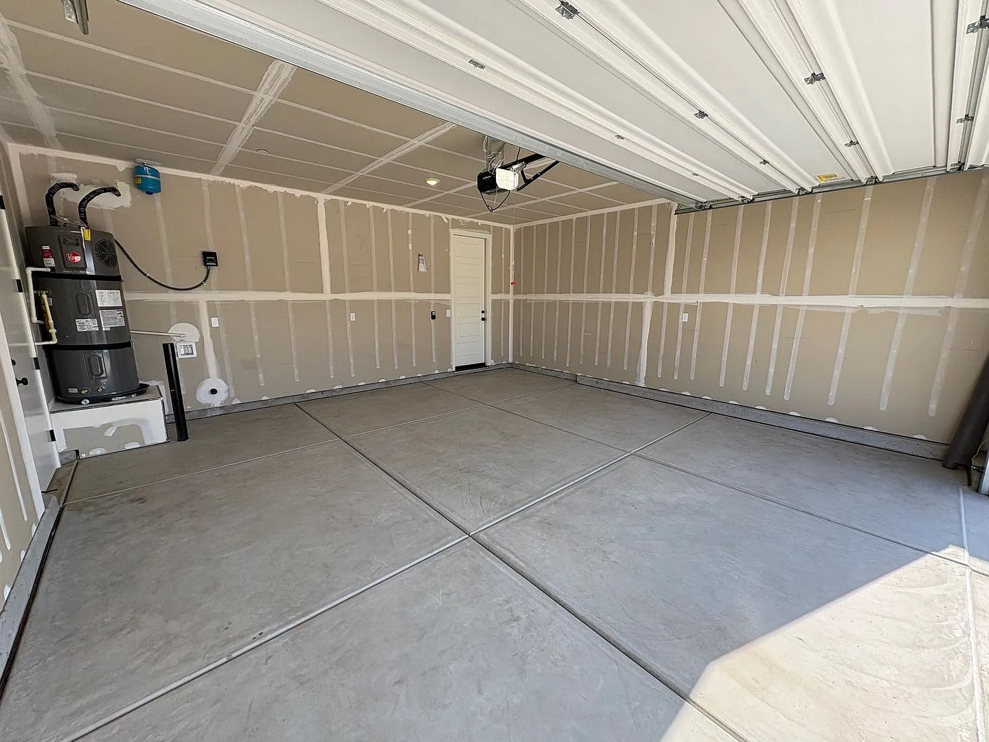 Newly built home Available Now! — Photo 2