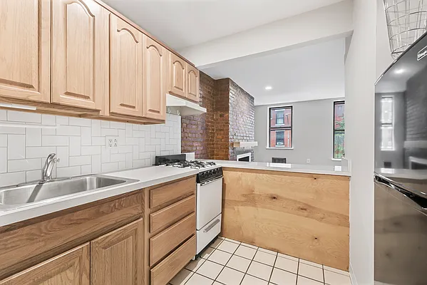 Rented by BH Brokerage Group | media 3