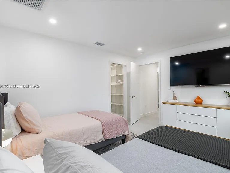 1575 Osprey Ave — Photo 36