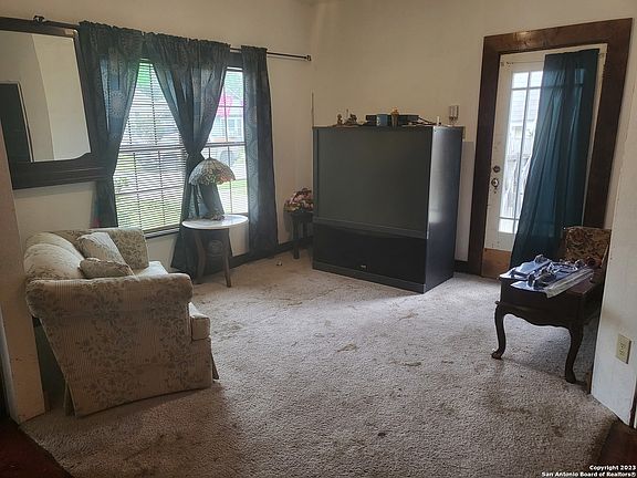 2nd image of 1418 W LYNWOOD AVE