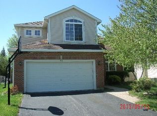 416 Thunder Rdg, Lake In The Hills, IL 60156