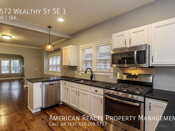 3rd image of 1572 Wealthy St SE Lowr 1