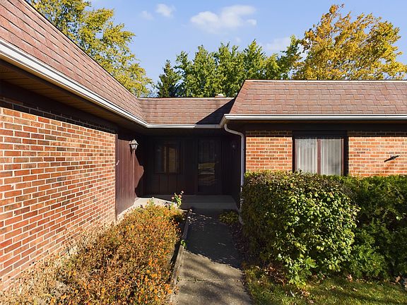 4th image of 1700 Shorewood Dr W