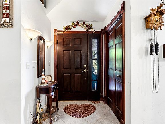 5th image of 900 Mount Hood Ct