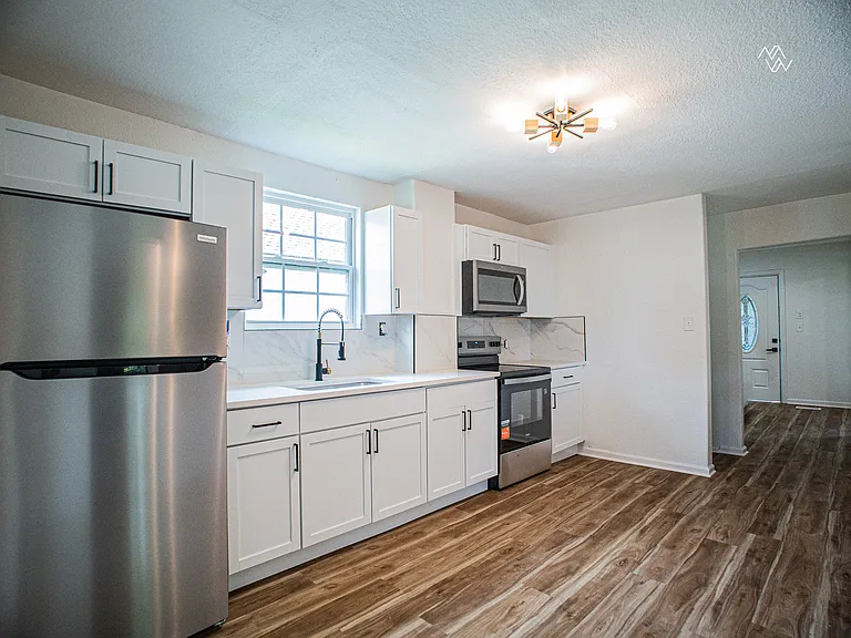454 Bellaire Ave — Photo 6