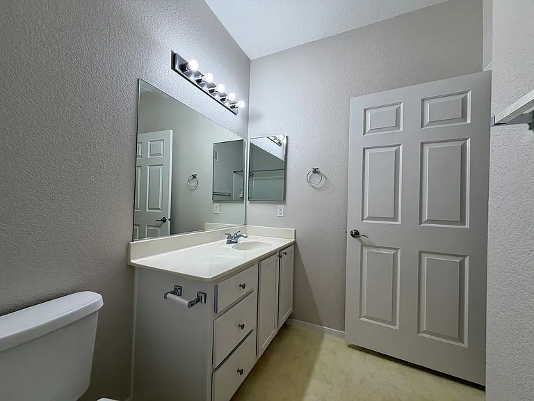 2291 W Horizon Ridge Pkwy #6231 — Photo 16