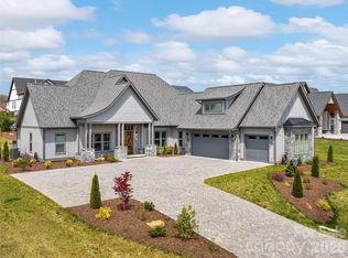 696 Daniel Circle Dr, Mills River, NC 28759