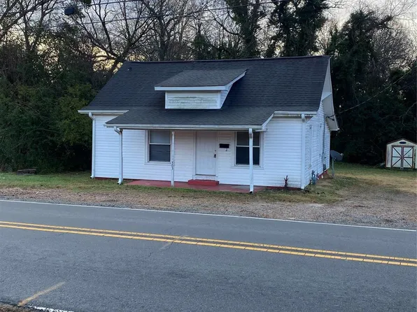 303 Rogers Lake Rd, Kannapolis, NC 28081