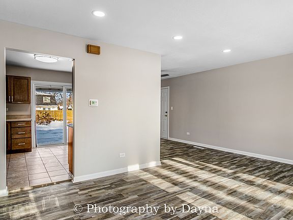 4th image of 42 Emery Dr