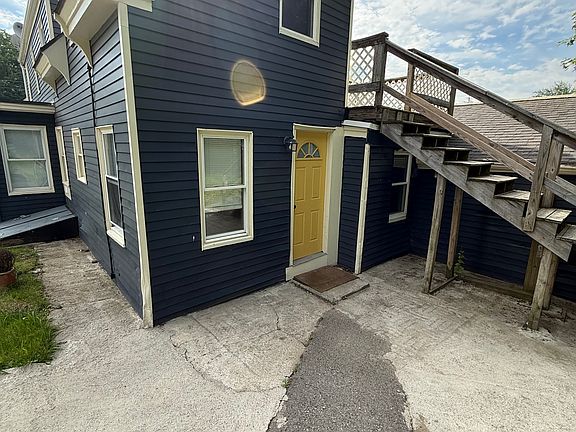 5th image of 136 Shaw St #1