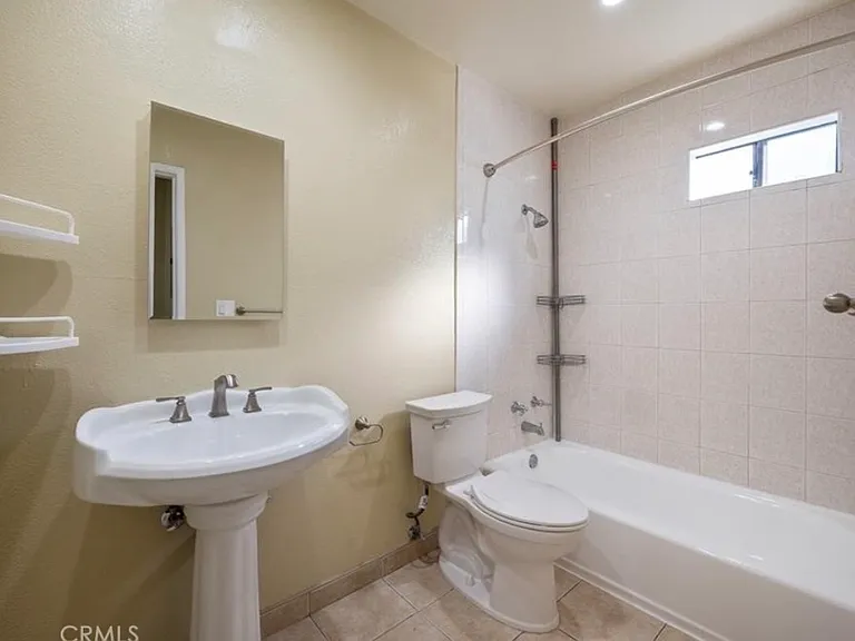 15717 Brighton Ave #B — Photo 9