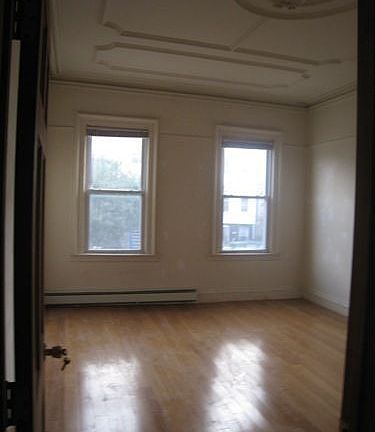 4th image of 471 Lafayette Ave