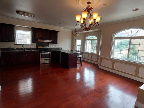 5th image of 7328 Berne St