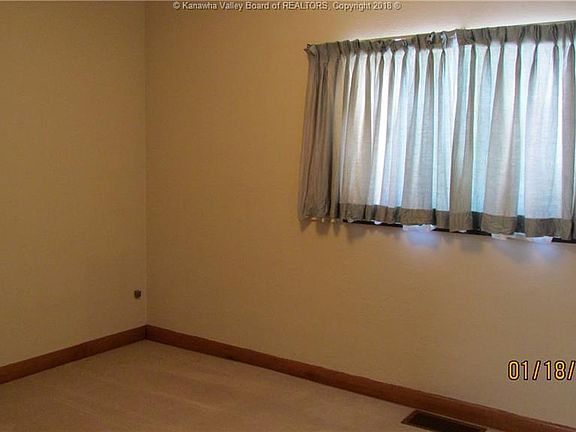 5th image of 211 Sunset Dr